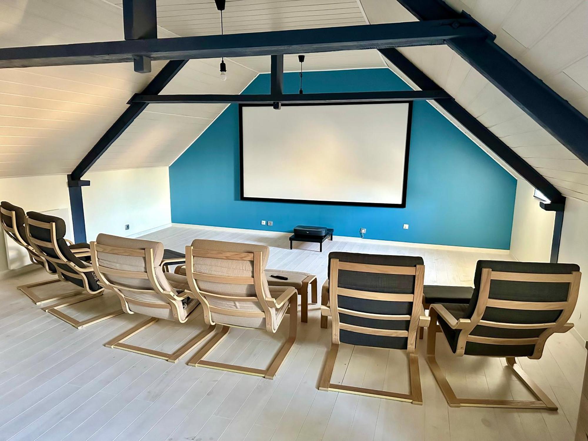 Cosy With Cinema Holiday home